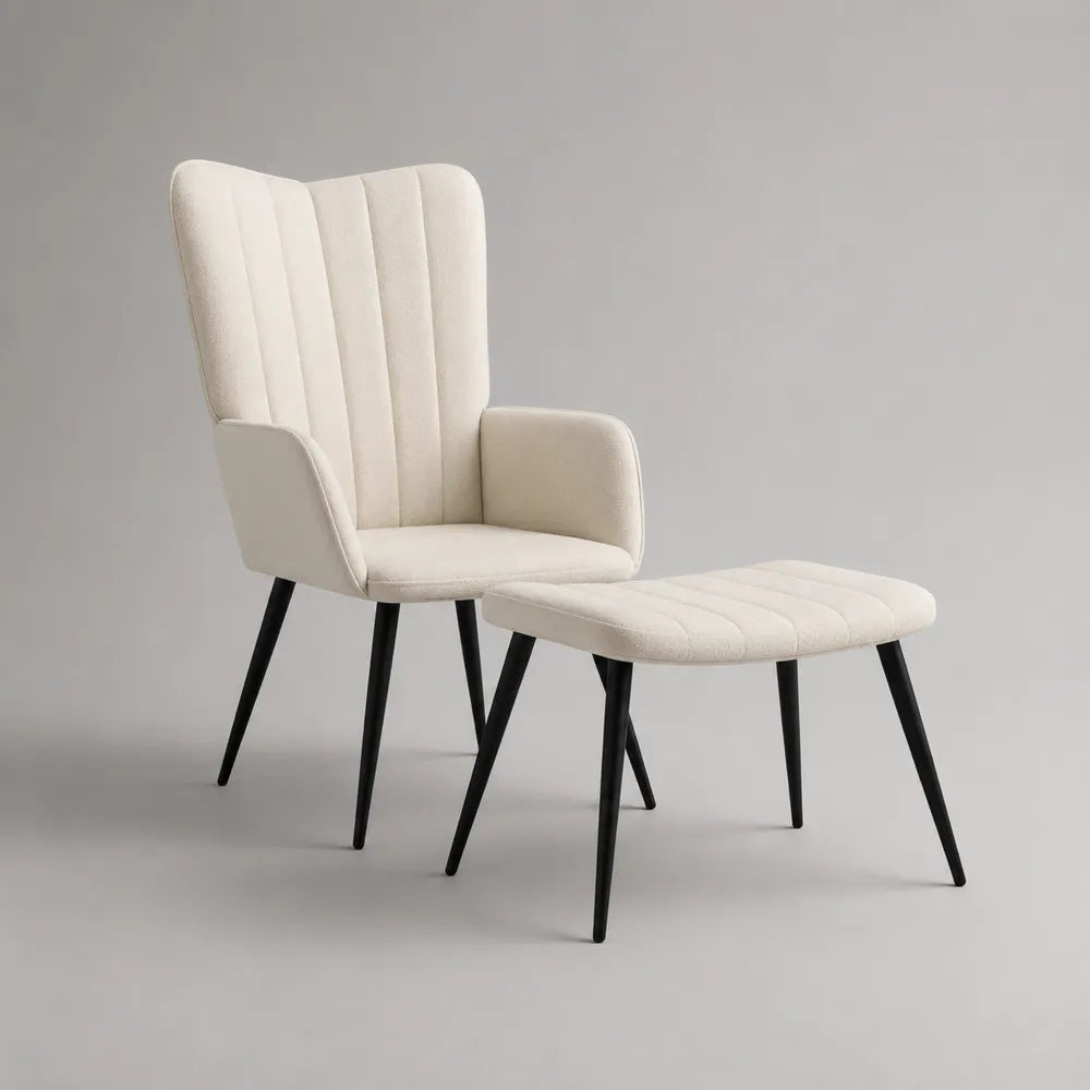 Poltrona con poggiapiedi 70 cm 70 cm 95 cm imbottita in tessuto poliestere beige struttura in legno e gambe in acciaio nero con design trapuntato