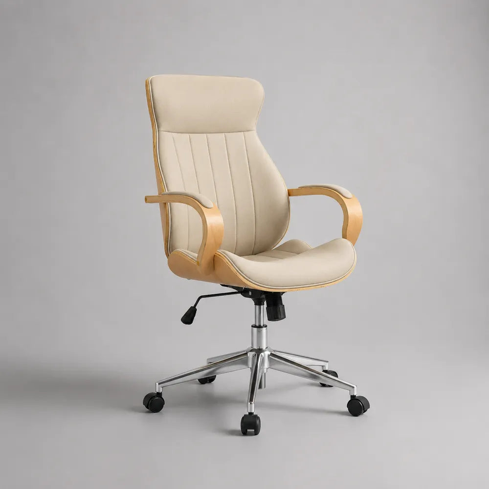 Sedia da ufficio girevole ergonomica in ecopelle beige con braccioli in legno base in acciaio cromato 60 x 60 x 110 cm